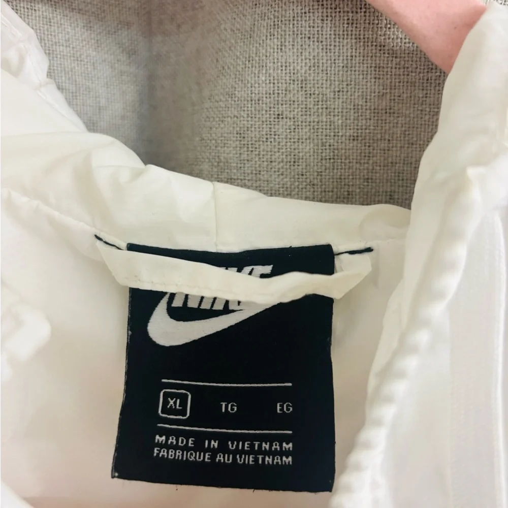 Nike Women's Utility Jacket in White - Picture 6 of 8